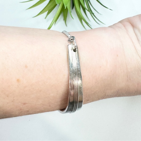 Reclaimed Vintage Original Rogers Silver Plated Ornate Flatware Bracelet - Picture 3 of 11